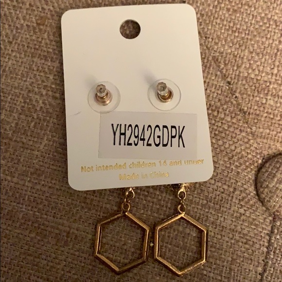 NWT Earrings - Picture 2 of 4